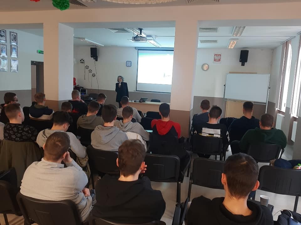 Zdjęcie uczniów na auli