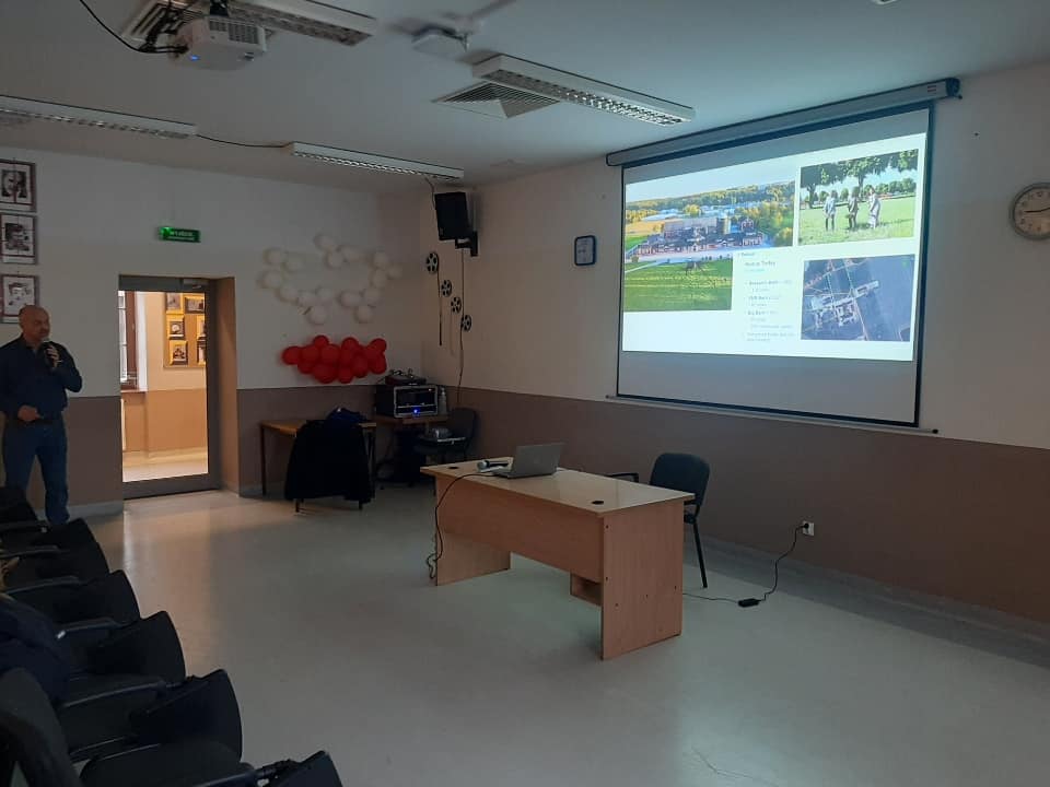 Zdjęcie uczniów na auli